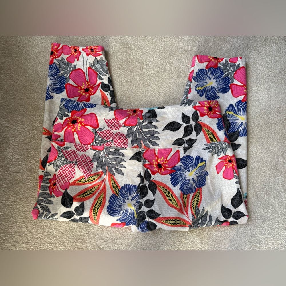 Floral Women's Capri Legging - Picture 4 of 6